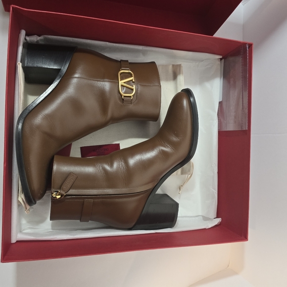 Valentino V Logo Boots - Picture 3 of 16
